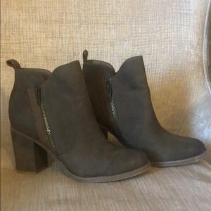 Altar’d State Booties Sz 9